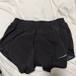 Lululemon hotty hot 4 in